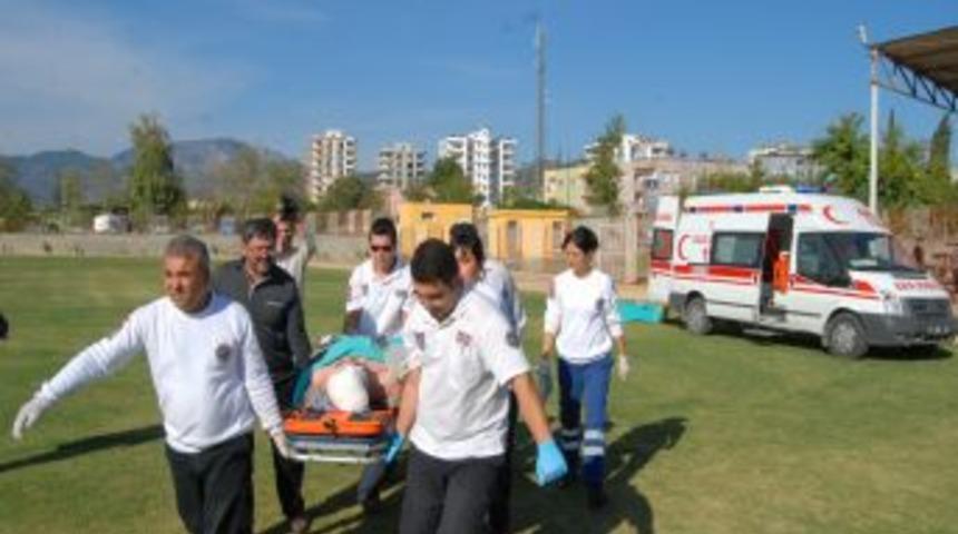 Kazada Yaralanan Yaşlı Adamın Duran Kalbi Iki Kez &Ccedil;alıştırıldı