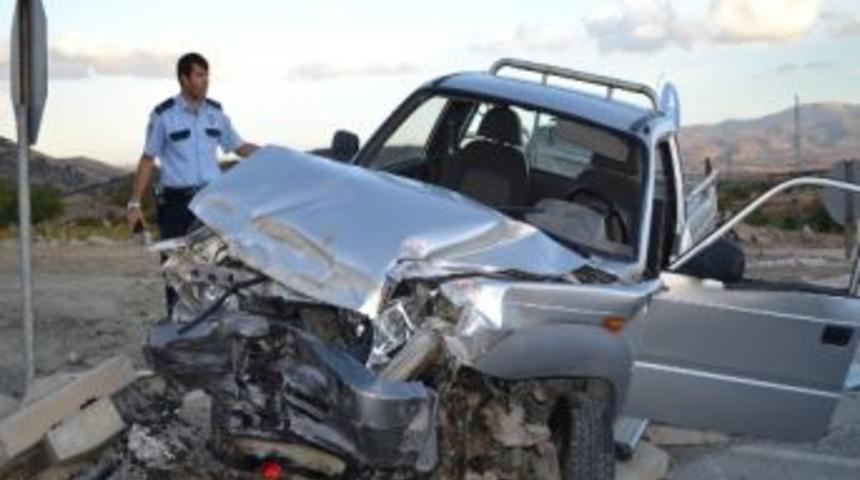 Kula&rsquo;da Trafik Kazası: 2 Yaralı