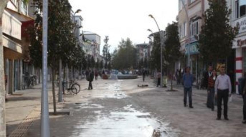 Akyazı Yeni &Ccedil;arşısıyla Hayat Buluyor