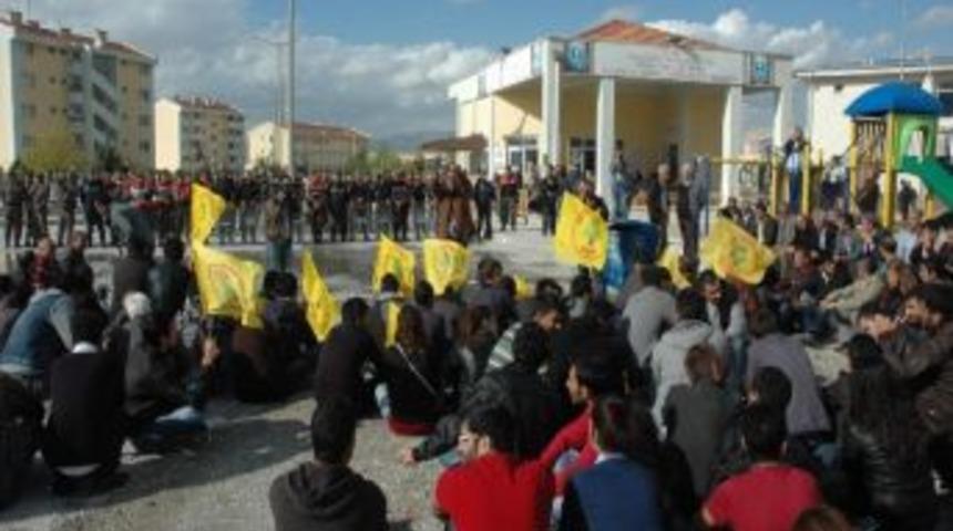 Cezaevi &Ouml;n&uuml;nde A&ccedil;lık Grevine Destek