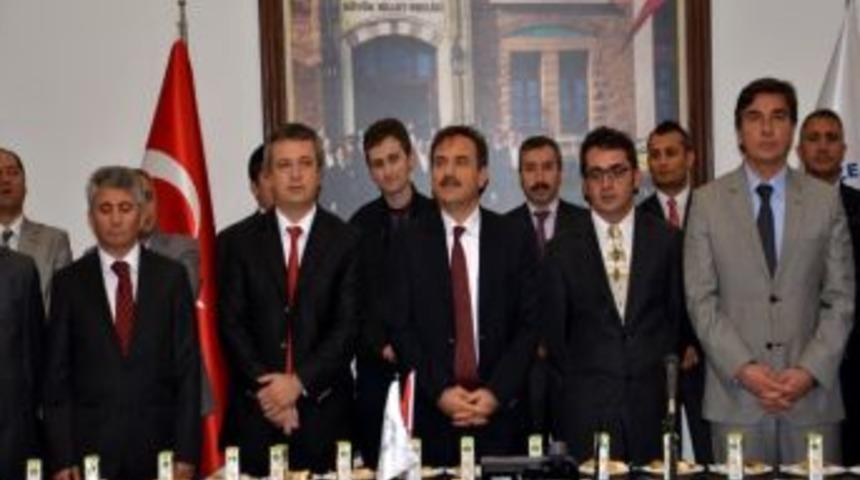Aib&uuml;&rsquo;de &Ccedil;ifte Bayramlaşma