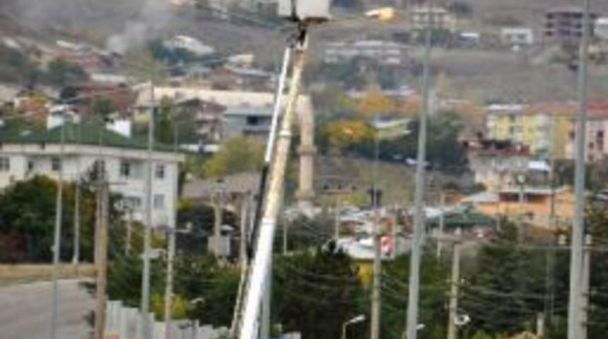 &Ccedil;edaş&rsquo;tan Aydınlatma Direklerine Kış Bakımı