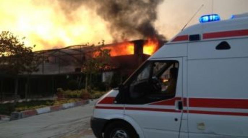 &Ccedil;orlu`da Fabrika Yangını