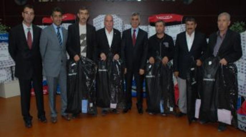 Belediye Amatör Spor Kulüpleri'ne Malzeme Yardımında Bulundu