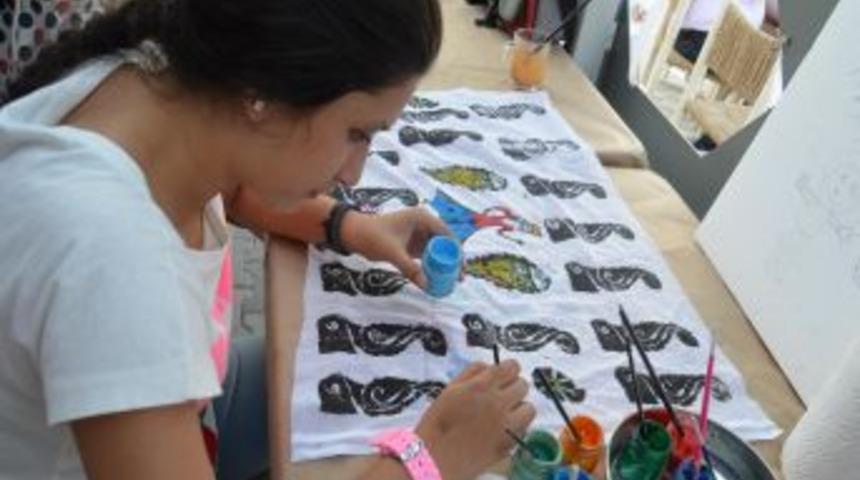 Kanadalı Gelin Ey&uuml;boğlu: Gen&ccedil;lerin Ilgisi, Yazmacılığı Anadolu'da Yaşatacaktır