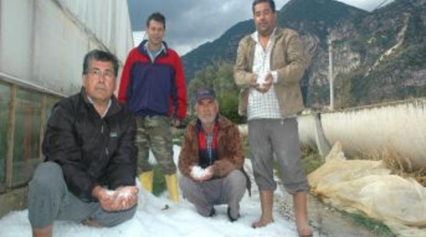 Demre'de Seraları Dolu Vurdu