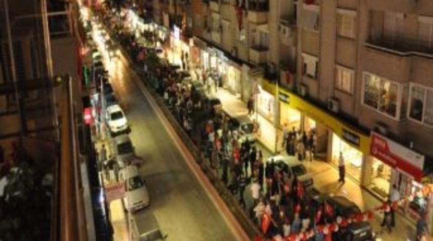 &Ouml;demiş'te Cumhuriyet Y&uuml;r&uuml;y&uuml;ş&uuml;, Fener Alayı Ve Havai Fişek G&ouml;sterileri İle Renklendi