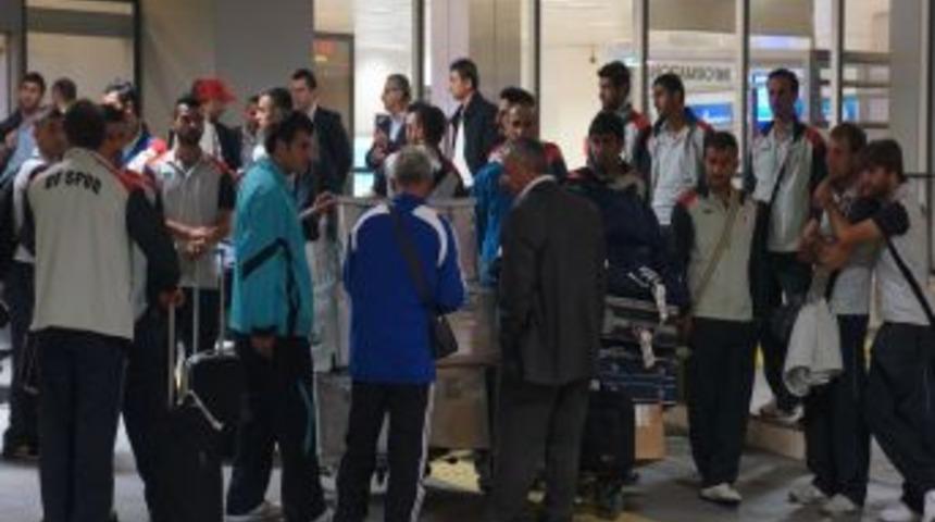 Beşiktaş&rsquo;ın Rakibi Ofspor İstanbul&rsquo;a Geldi