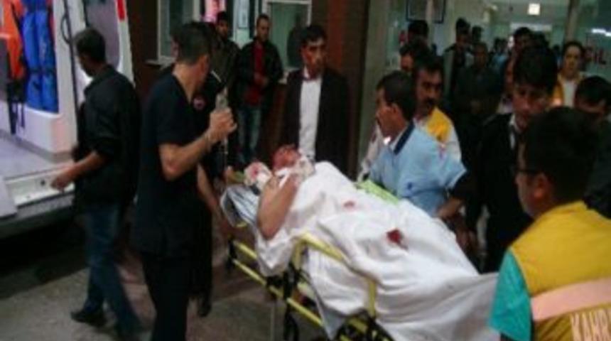 Elinde dinamit patladı