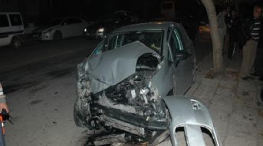 Elbistan&rsquo;da Trafik Kazası: 3 Yaralı