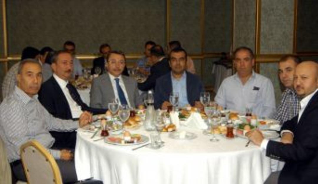 Öztürk muteahitlere konuştu