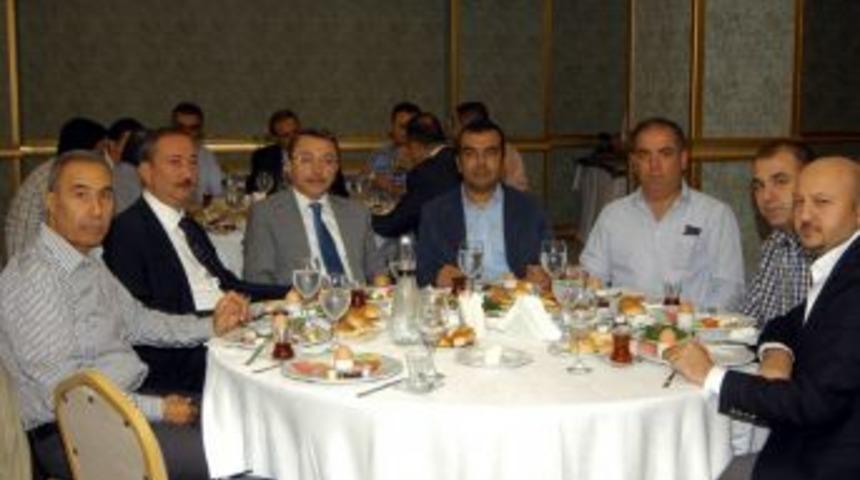 &Ouml;zt&uuml;rk muteahitlere konuştu