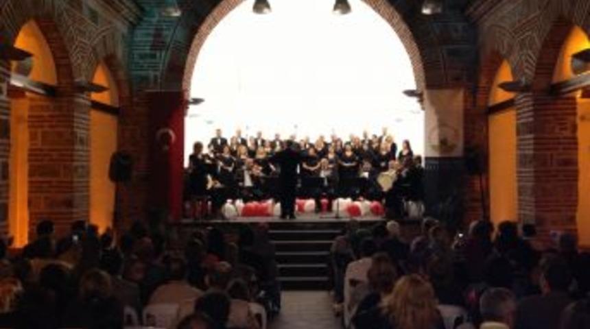 Osmangazi Belediyesi T&uuml;rk Sanat M&uuml;ziği Korosu'ndan Cumhuriyet Bayramı Konseri