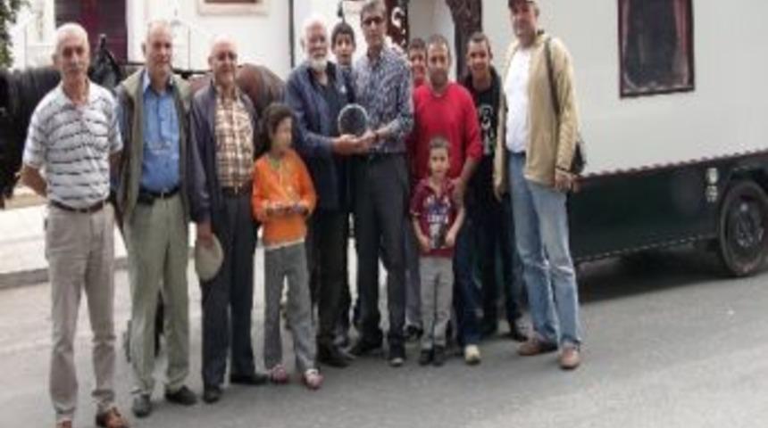 Atı İle D&uuml;nya Turuna &Ccedil;ıkan Adam Hollandalı G&ouml;renleri Şaşırtıyor