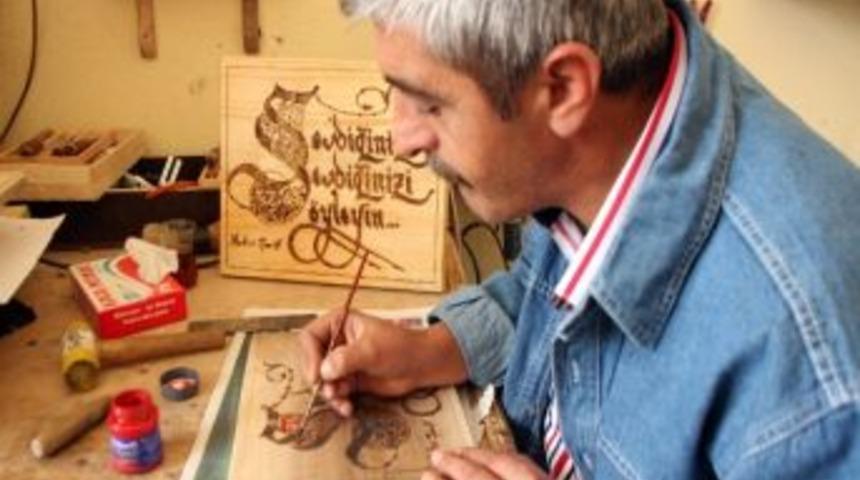 Hadis-i Şerif&rsquo;ler Ahşapa İşleniyor