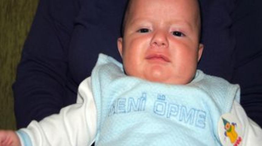 Bebekleri Ağız Ve &Ccedil;evresinden &Ouml;pmek Ateşli Hastalıklara Davetiye &Ccedil;ıkarıyor