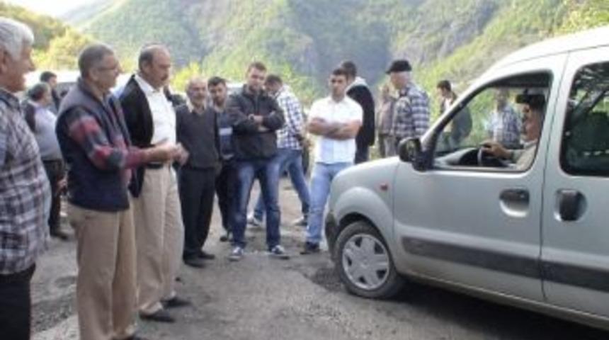 Artvin'de Yol Kapatma Eylemi