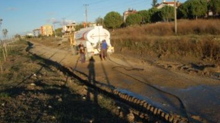 Lapseki'de Çamur Deryası Yollar Temizleniyor