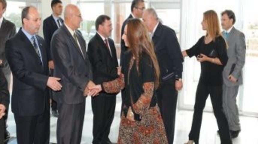 &Uuml;niversitede Bayramlaşma T&ouml;reni Yapıldı