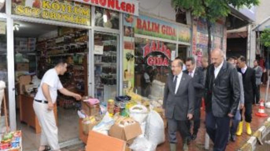Vali Kızılcık Ve Başkan G&uuml;mr&uuml;k&ccedil;&uuml;oğlu, Sel Baskının Yaşandığı Araklı'da İncelemelerde Bulundu