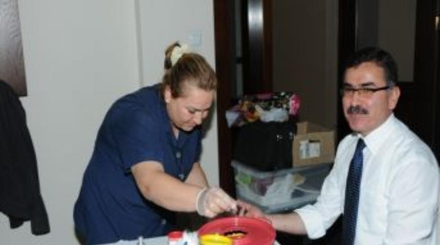 Balıkesir Valisi Turhan Kan Bağışında Bulundu