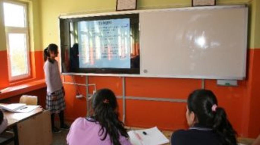 Pasinler Lisesi Akıllı Tahtaya Ge&ccedil;ti