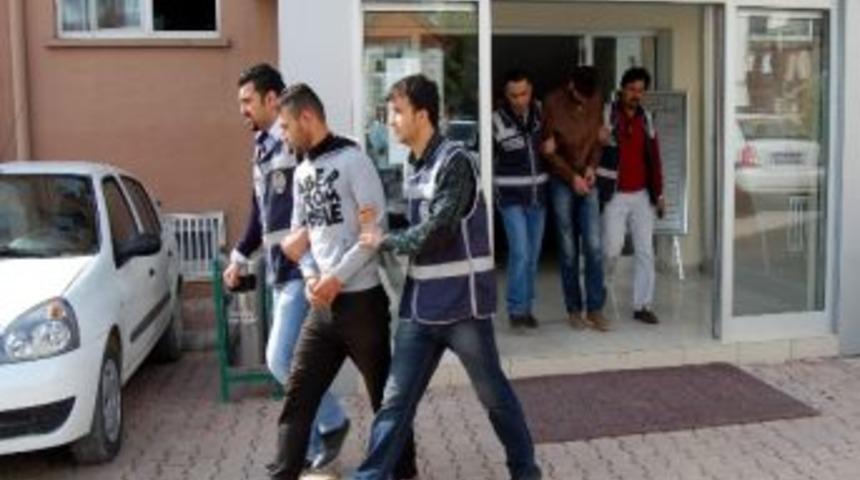 Havai Fişek Hırsızları Yakalandı