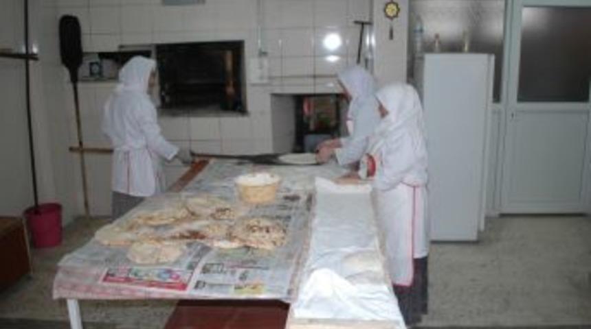 Sadece Kadınların &Ccedil;alıştığı Fırın, Trabzon Ekmeğine Rakip Oluyor