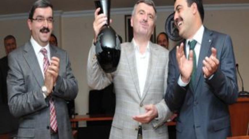 Tahir Aky&uuml;rek, Ticaret Erbabına Belediye &Ccedil;alışmalarını Anlattı