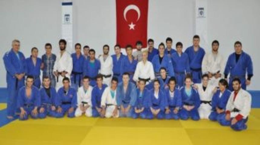 Kağıtsporlu Judocular Başkent Yolcusu