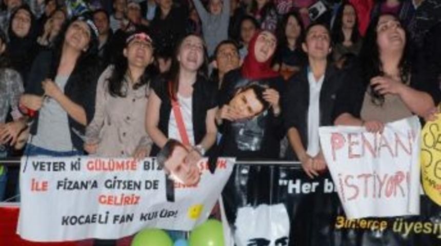 Emre Aydın, İzmitli Gen&ccedil;leri Coşturdu