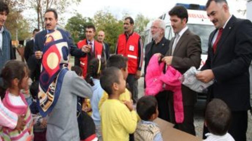 Kızılay&rsquo;dan Afgan M&uuml;ltecilere Giyecek Yardımı