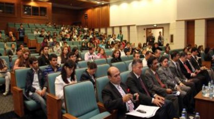 'T&uuml;rkiye Felaket Yaşayan &Uuml;lkelere Ilk M&uuml;dahaleyi Yapıyor'