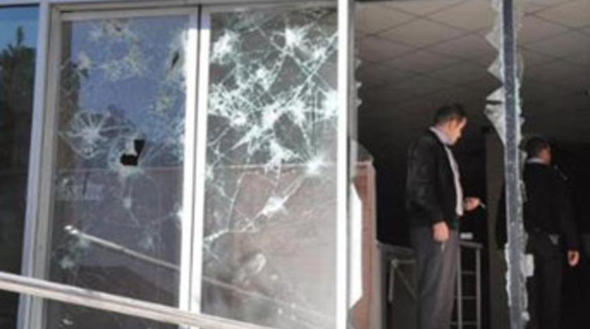 PKK, Hakkari &Uuml;niversitesi'ni bastı