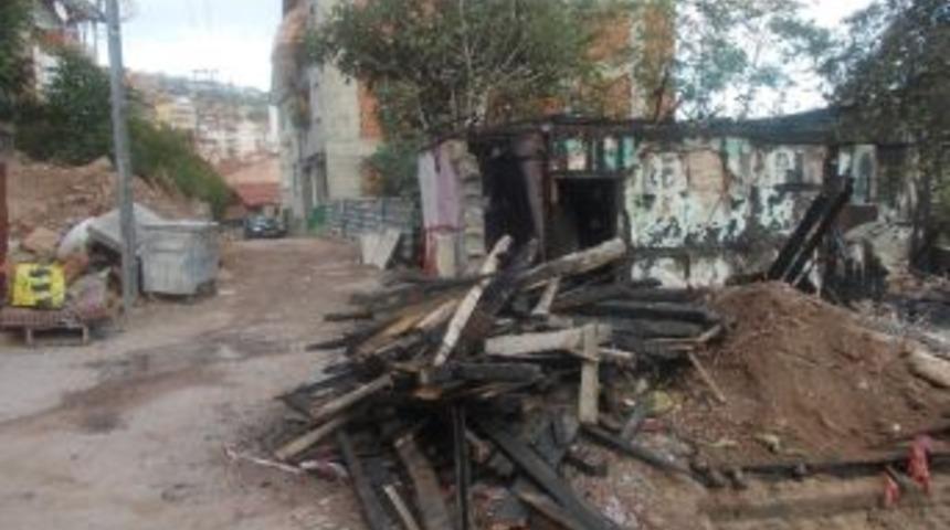 İzmit&rsquo;teki Metruk Yapılar Yıkılıyor