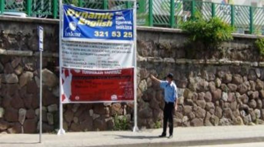 Reklam Stantları Afiş Kirliliğini &Ouml;nl&uuml;yor