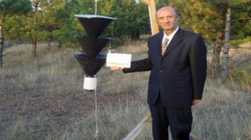 K&uuml;tahya'da &Ccedil;am Ağa&ccedil;ları "aşk" Tuzaklarıyla Korunuyor