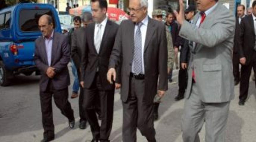 Sivas Valisi Z&uuml;beyir Kemelek Akıncılar Ve G&ouml;lova İl&ccedil;elerinde İncelemelerde Bulundu