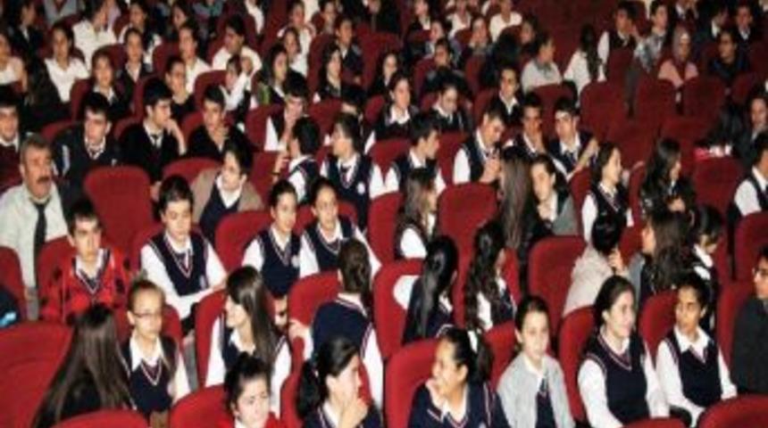 &Ouml;ğrencilere Mustafa Kemal Atat&uuml;rk Ve Cumhuriyet Konulu Film G&ouml;sterimi