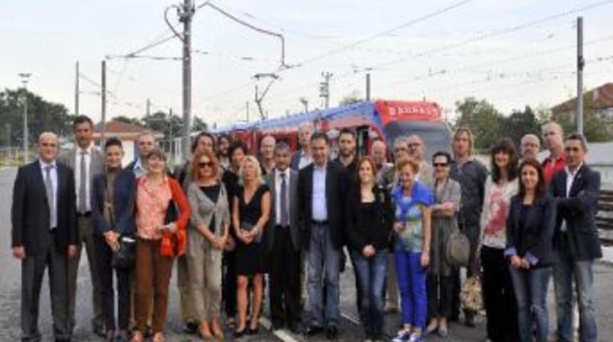 Alman Gazeteciler Tramvayı İnceledi