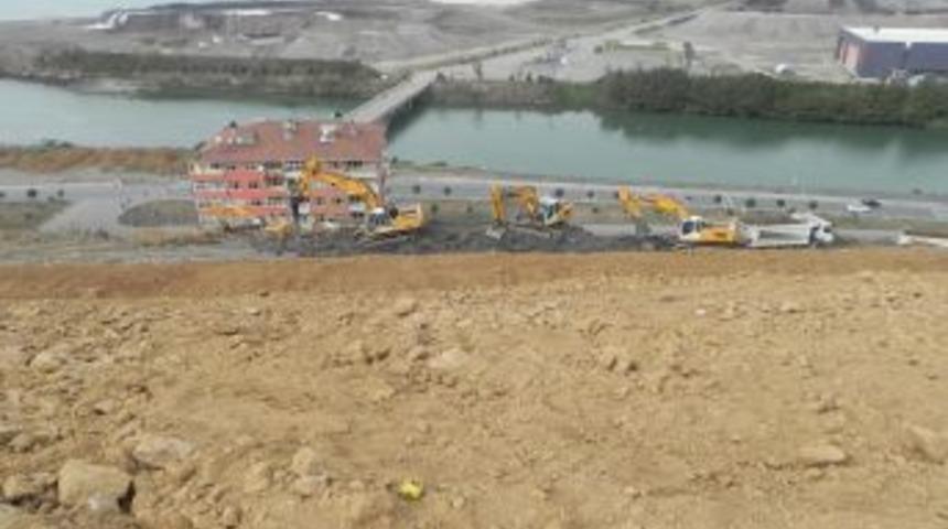 Heyelan B&ouml;lgesinde Tıraşlama &Ccedil;alışmaları S&uuml;r&uuml;yor