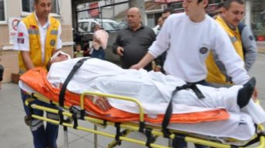 Hızar Makinesi İle Y&uuml;z&uuml;n&uuml; Kesti