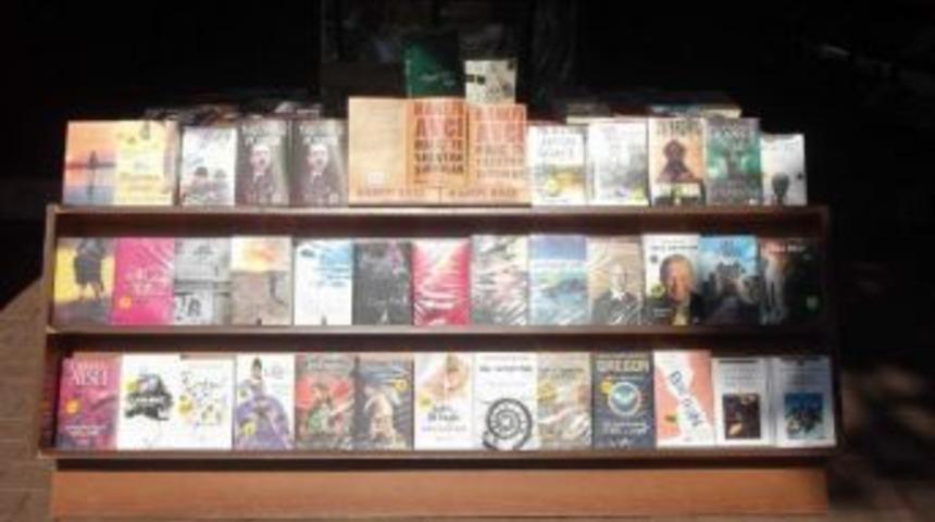 Bandırma'da Korsan Kitap Ve Cd Operasyonu