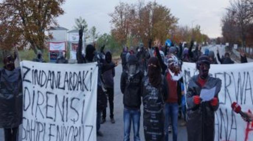 A&ccedil;lık Grevini Bahane Eden Grup, ODT&Uuml;&rsquo;y&uuml; Savaş Alanına &Ccedil;evirdi