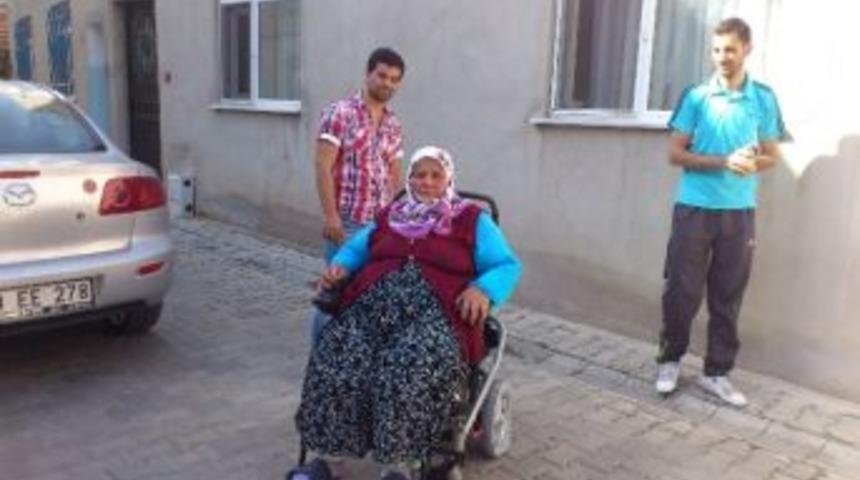 &Ccedil;orlu M&uuml;ft&uuml;l&uuml;ğ&uuml;nden Engelli Vatandaşa Ak&uuml;l&uuml; Tekerlekli Sandalye