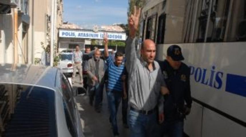 İzmir'de Ter&ouml;r Operasyonu: 22 G&ouml;zaltı