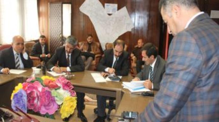 Muş Belediyesi Akaryakıt Alım Ihalesine 5 Firma Teklif Verdi