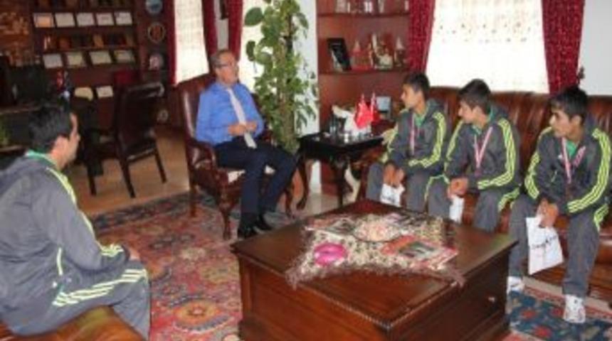 Şampiyon Boks&ouml;rlere &Uuml;nver&rsquo;den &Ouml;d&uuml;l