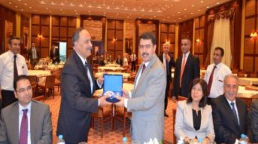 Vali Vasip Şahin, Turgut &Ouml;zal Tıp Merkezi'ni Ziyaret Etti