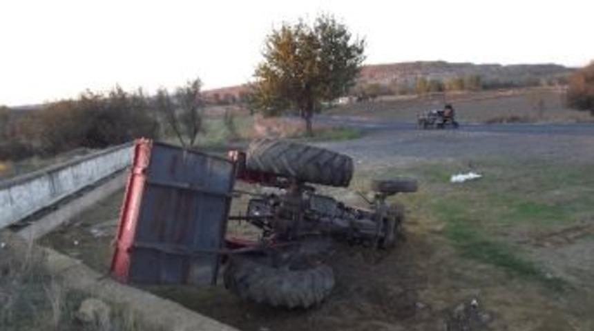 Alkoll&uuml; S&uuml;r&uuml;c&uuml; Trakt&ouml;r Altında Kaldı